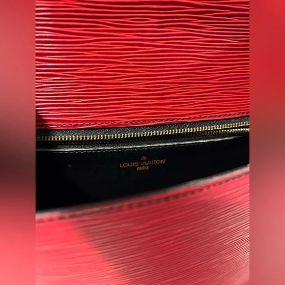 Louis Vuitton St Cloud in Red Epi MM size. Great condition vintage piece.